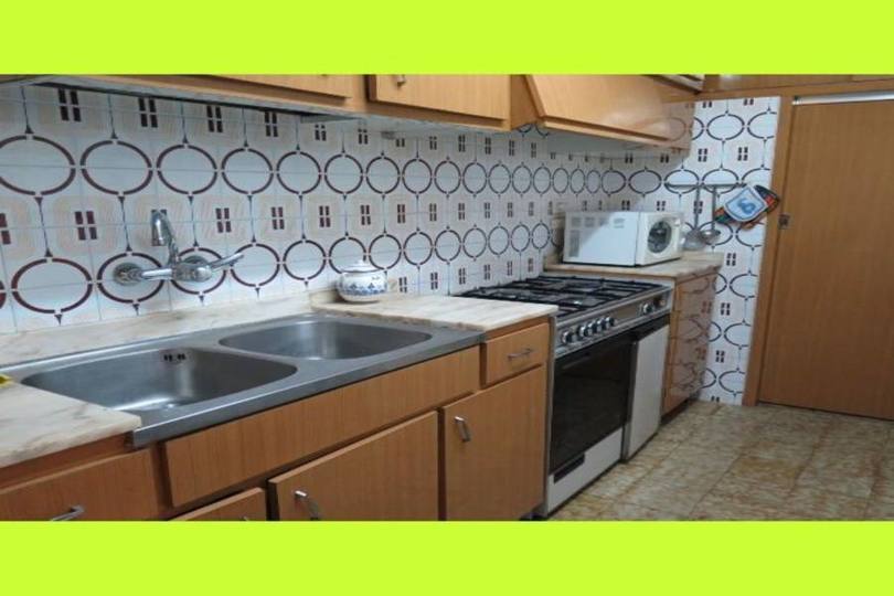 Alicante,Alicante,España,4 Bedrooms Bedrooms,1 BañoBathrooms,Pisos,10208