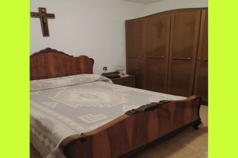 Alicante,Alicante,España,4 Bedrooms Bedrooms,1 BañoBathrooms,Pisos,10208