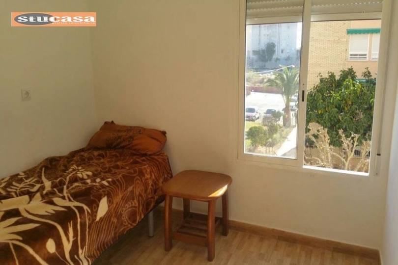 Alicante,Alicante,España,4 Bedrooms Bedrooms,1 BañoBathrooms,Pisos,11595