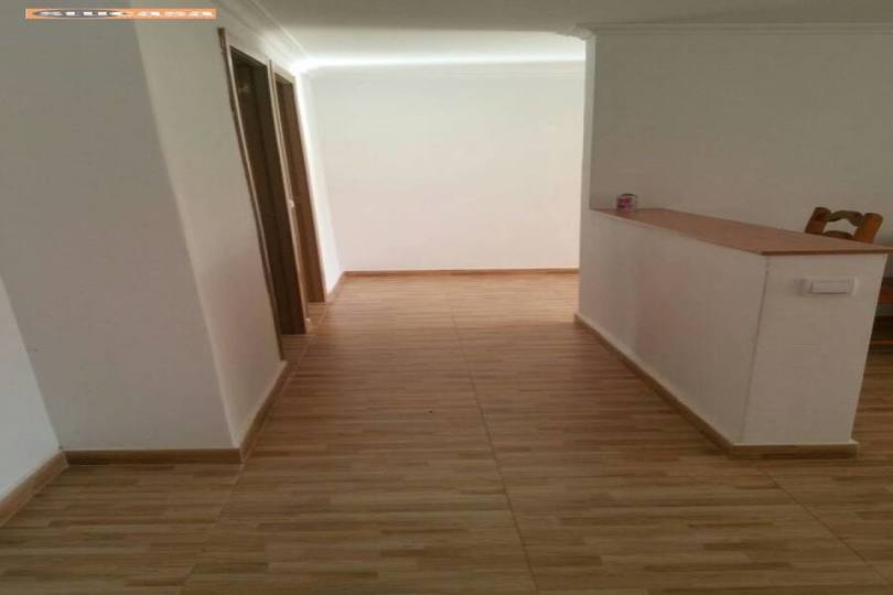 Alicante,Alicante,España,4 Bedrooms Bedrooms,1 BañoBathrooms,Pisos,11595