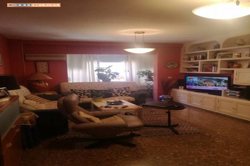 Alicante,Alicante,España,4 Bedrooms Bedrooms,1 BañoBathrooms,Pisos,11624