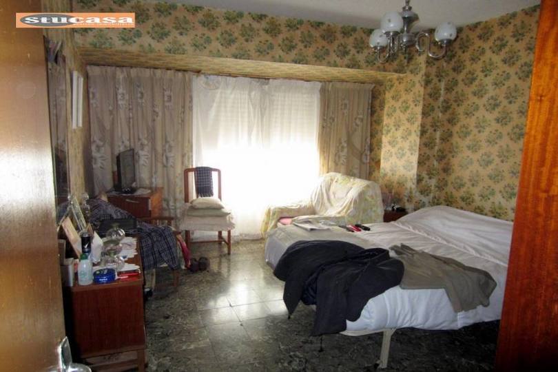 Alicante,Alicante,España,4 Bedrooms Bedrooms,1 BañoBathrooms,Pisos,11634