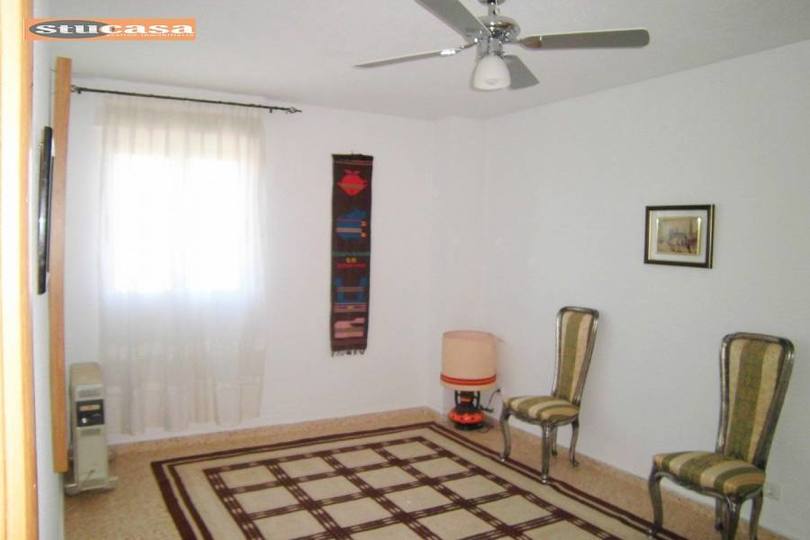 Alicante,Alicante,España,4 Bedrooms Bedrooms,2 BathroomsBathrooms,Pisos,11642