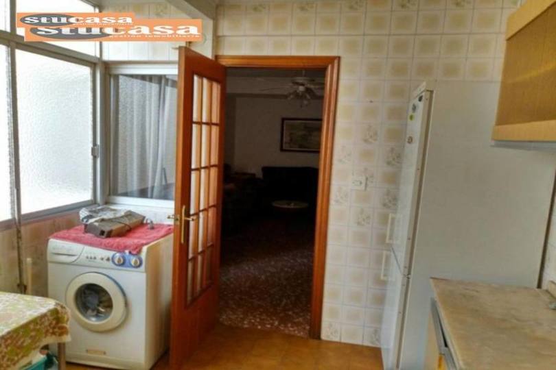 Alicante,Alicante,España,4 Bedrooms Bedrooms,1 BañoBathrooms,Pisos,11661