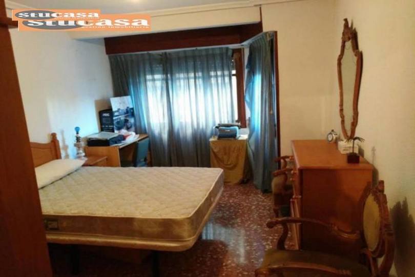 Alicante,Alicante,España,4 Bedrooms Bedrooms,1 BañoBathrooms,Pisos,11661