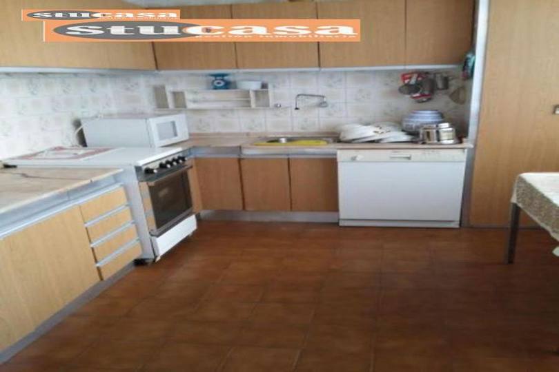 Alicante,Alicante,España,4 Bedrooms Bedrooms,1 BañoBathrooms,Pisos,11661