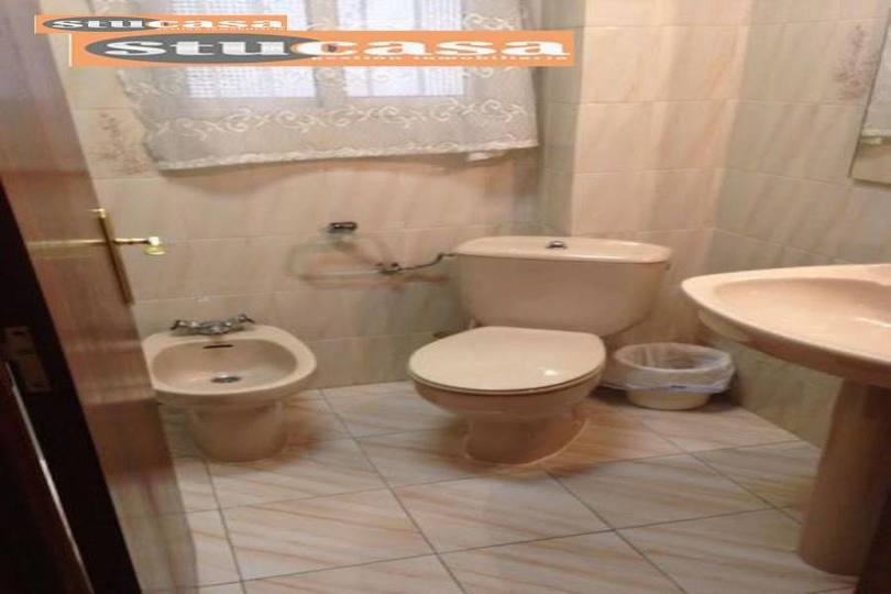 Alicante,Alicante,España,4 Bedrooms Bedrooms,1 BañoBathrooms,Pisos,11661