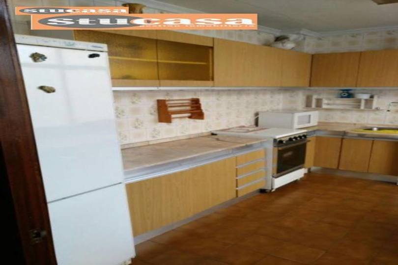 Alicante,Alicante,España,4 Bedrooms Bedrooms,1 BañoBathrooms,Pisos,11661