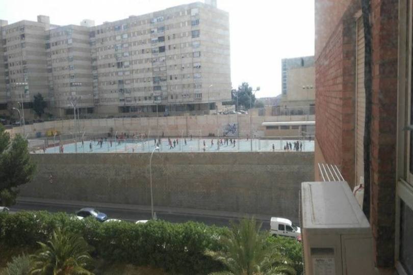 Alicante,Alicante,España,4 Bedrooms Bedrooms,2 BathroomsBathrooms,Pisos,11742