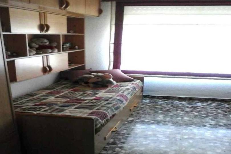 Alicante,Alicante,España,4 Bedrooms Bedrooms,1 BañoBathrooms,Pisos,11805