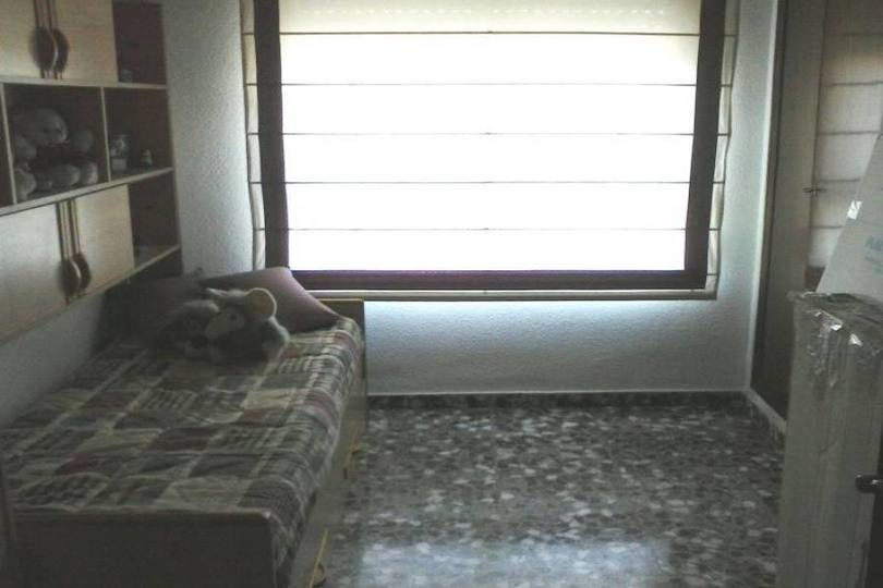 Alicante,Alicante,España,4 Bedrooms Bedrooms,1 BañoBathrooms,Pisos,11805