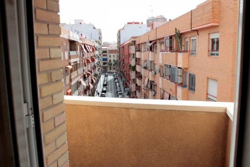 Alicante,Alicante,España,4 Bedrooms Bedrooms,1 BañoBathrooms,Pisos,11855