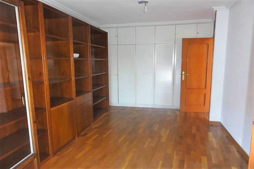 Alicante,Alicante,España,4 Bedrooms Bedrooms,1 BañoBathrooms,Pisos,11982