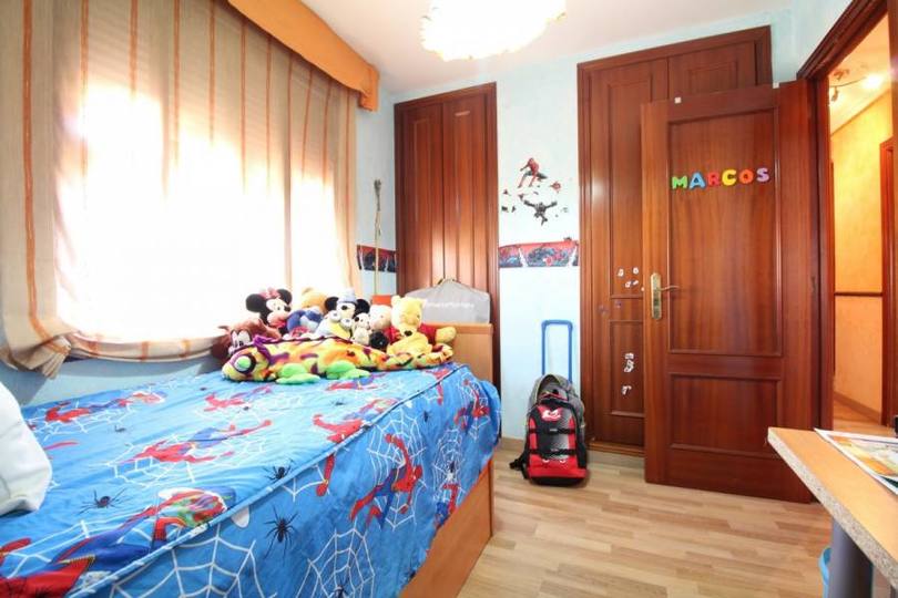 Alicante,Alicante,España,3 Bedrooms Bedrooms,2 BathroomsBathrooms,Pisos,12172