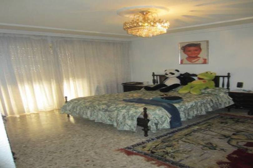 Elche,Alicante,España,5 Bedrooms Bedrooms,2 BathroomsBathrooms,Pisos,12290