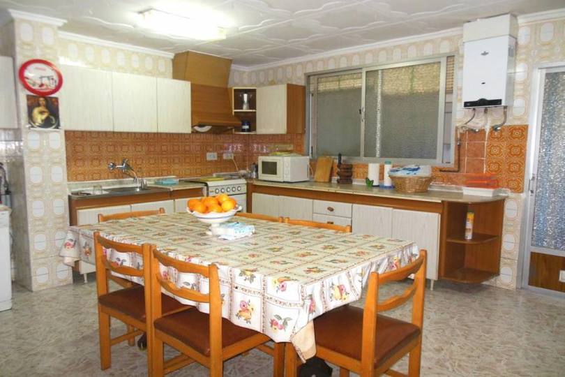 Alicante,Alicante,España,6 Bedrooms Bedrooms,2 BathroomsBathrooms,Pisos,12489