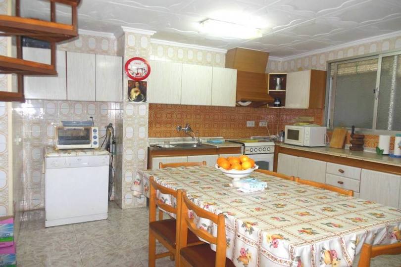 Alicante,Alicante,España,6 Bedrooms Bedrooms,2 BathroomsBathrooms,Pisos,12489