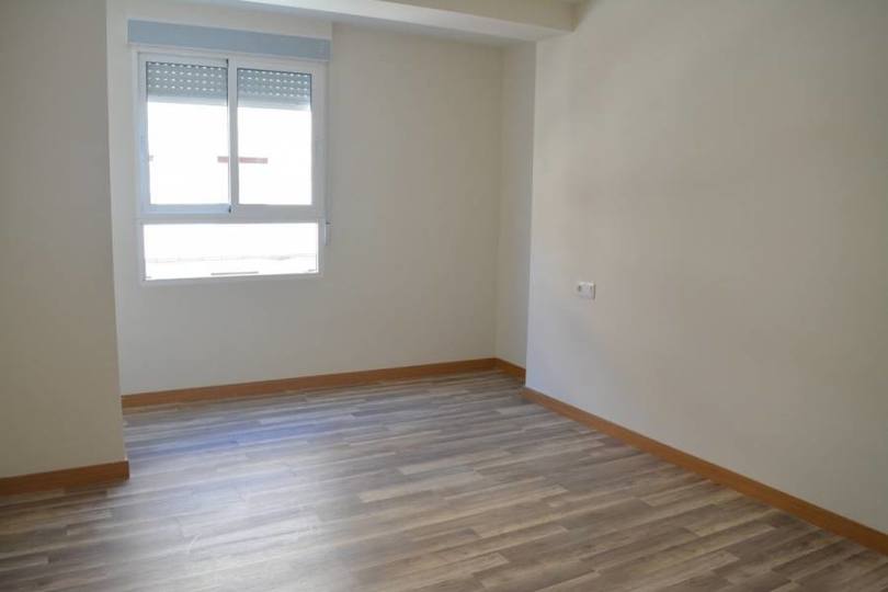 Elche,Alicante,España,3 Bedrooms Bedrooms,1 BañoBathrooms,Pisos,12500