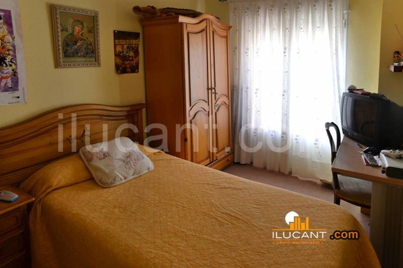 Alicante,Alicante,España,3 Bedrooms Bedrooms,2 BathroomsBathrooms,Pisos,12590