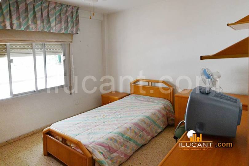 Alicante,Alicante,España,4 Bedrooms Bedrooms,2 BathroomsBathrooms,Pisos,12594