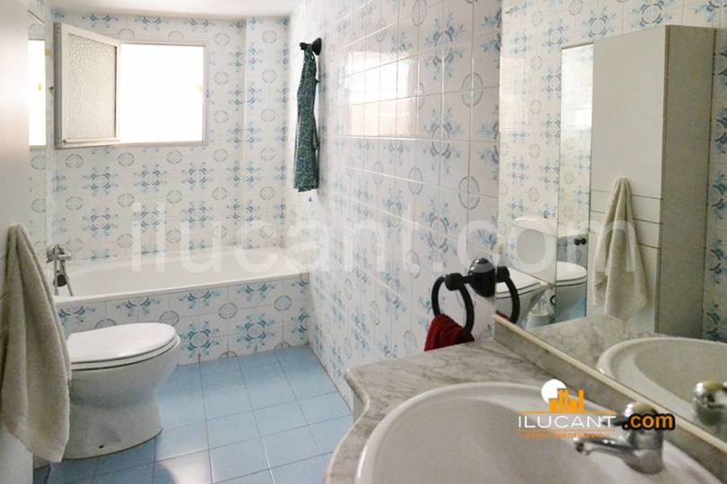 Alicante,Alicante,España,4 Bedrooms Bedrooms,2 BathroomsBathrooms,Pisos,12594