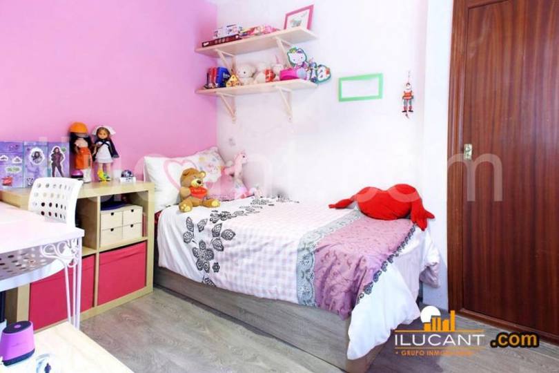 Alicante,Alicante,España,3 Bedrooms Bedrooms,2 BathroomsBathrooms,Pisos,12607