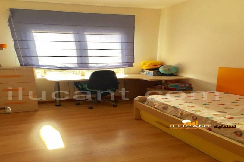 Alicante,Alicante,España,4 Bedrooms Bedrooms,2 BathroomsBathrooms,Pisos,12629