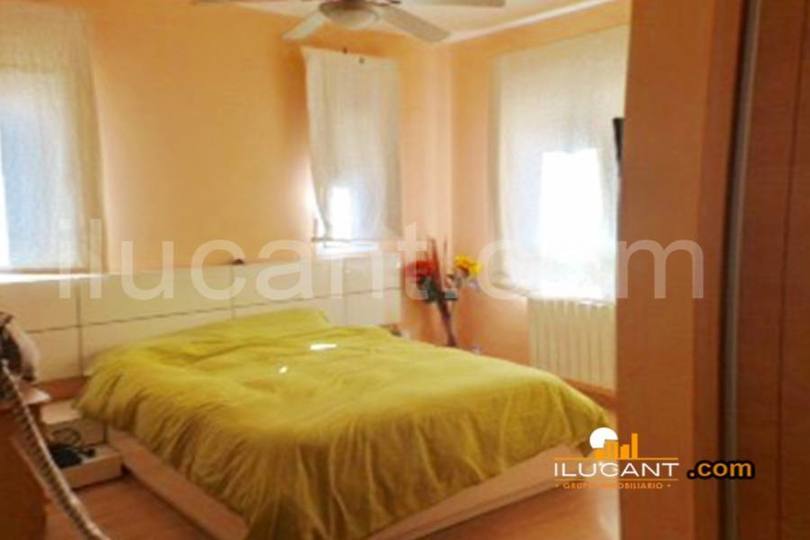 Alicante,Alicante,España,4 Bedrooms Bedrooms,2 BathroomsBathrooms,Pisos,12629