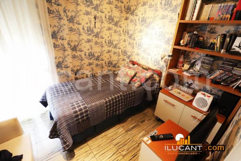 Alicante,Alicante,España,4 Bedrooms Bedrooms,1 BañoBathrooms,Pisos,12647