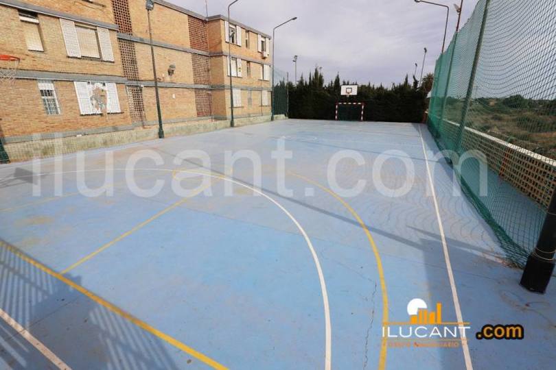 Alicante,Alicante,España,4 Bedrooms Bedrooms,1 BañoBathrooms,Pisos,12647