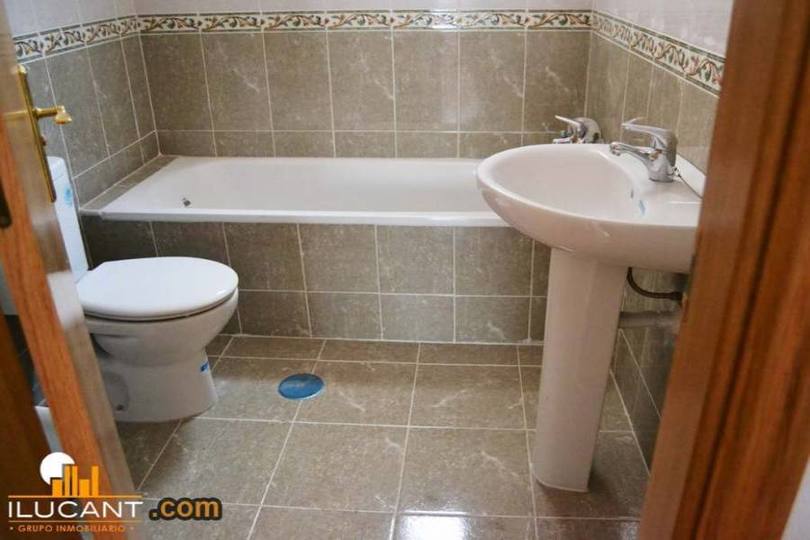 Alicante,Alicante,España,3 Bedrooms Bedrooms,2 BathroomsBathrooms,Pisos,12672