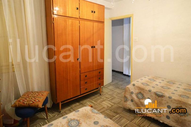 Alicante,Alicante,España,3 Bedrooms Bedrooms,1 BañoBathrooms,Pisos,12677