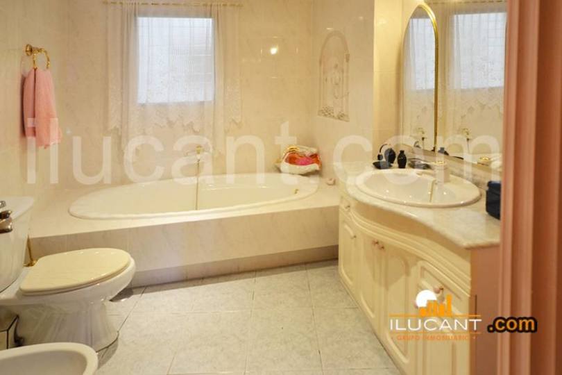 Alicante,Alicante,España,3 Bedrooms Bedrooms,2 BathroomsBathrooms,Pisos,12680