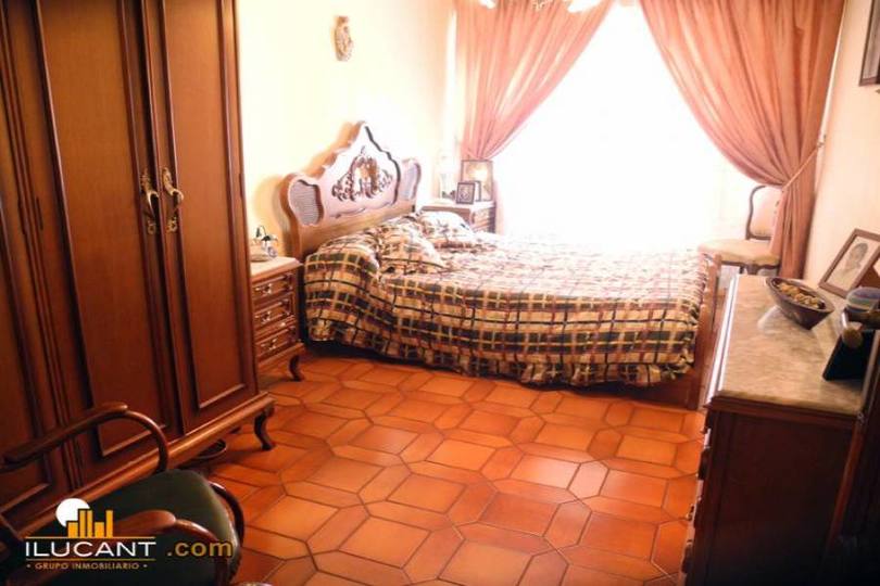 Alicante,Alicante,España,3 Bedrooms Bedrooms,2 BathroomsBathrooms,Pisos,12703