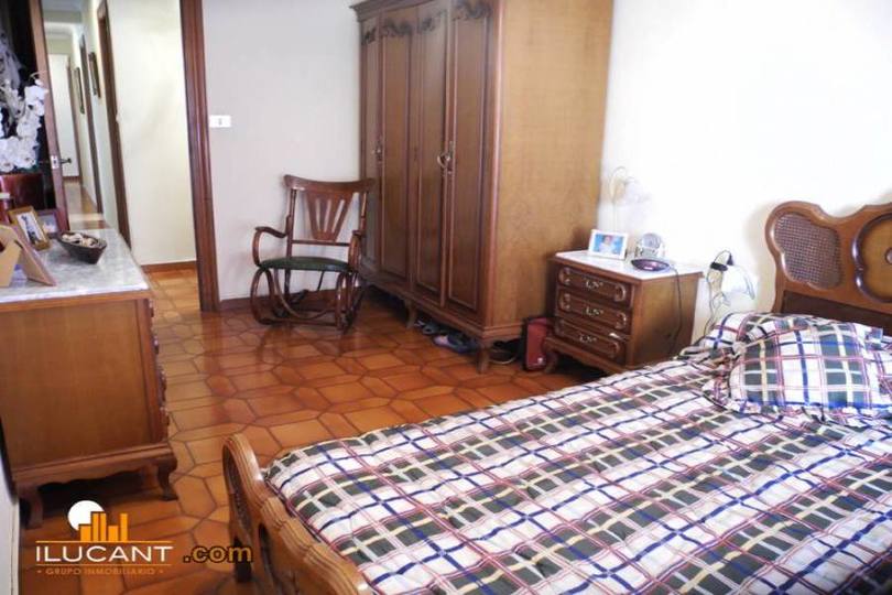 Alicante,Alicante,España,3 Bedrooms Bedrooms,2 BathroomsBathrooms,Pisos,12703