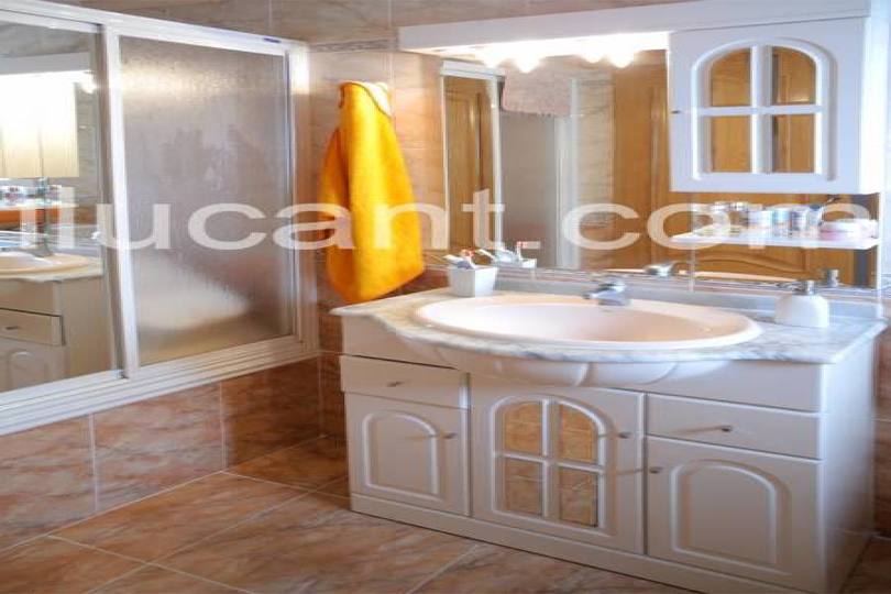 Alicante,Alicante,España,3 Bedrooms Bedrooms,2 BathroomsBathrooms,Pisos,12708