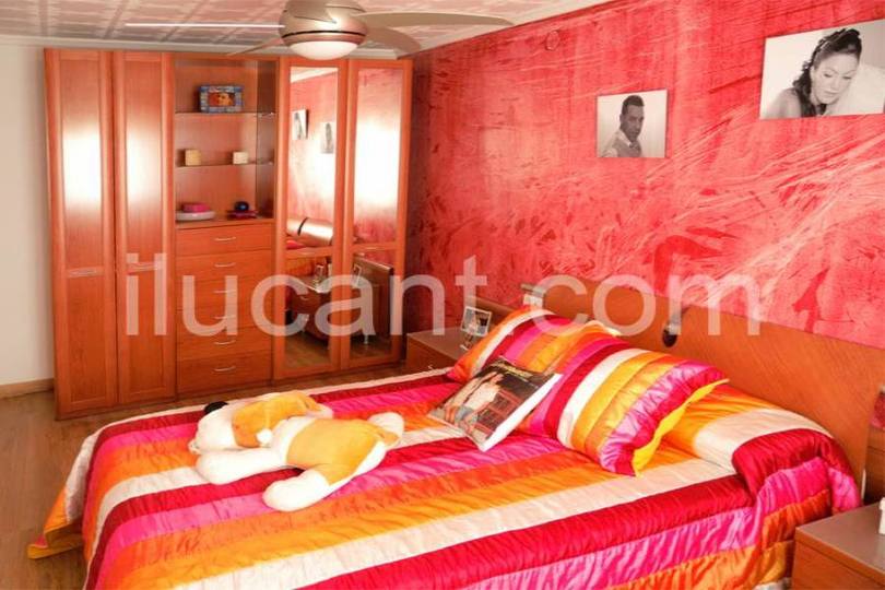 Alicante,Alicante,España,3 Bedrooms Bedrooms,2 BathroomsBathrooms,Pisos,12708