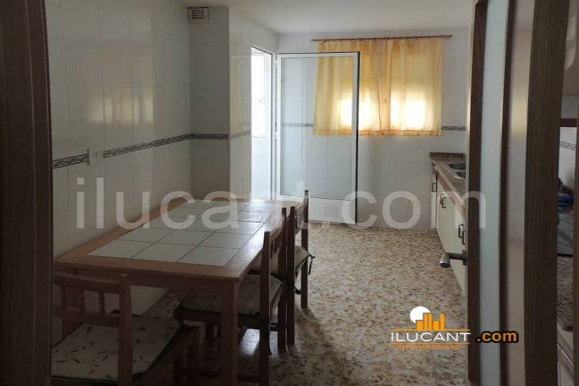 Alicante,Alicante,España,4 Bedrooms Bedrooms,2 BathroomsBathrooms,Pisos,12730