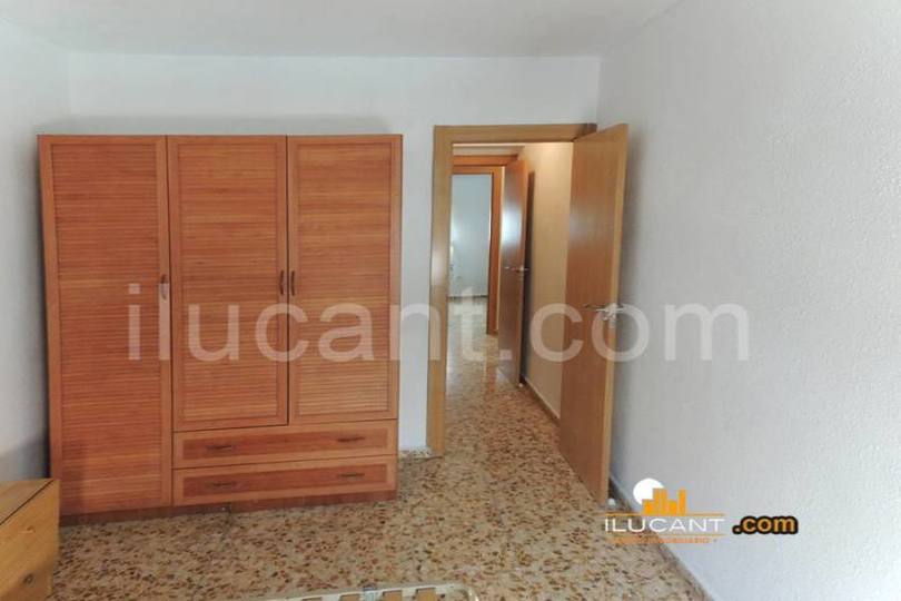 Alicante,Alicante,España,4 Bedrooms Bedrooms,2 BathroomsBathrooms,Pisos,12730