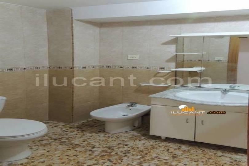 Alicante,Alicante,España,4 Bedrooms Bedrooms,2 BathroomsBathrooms,Pisos,12730