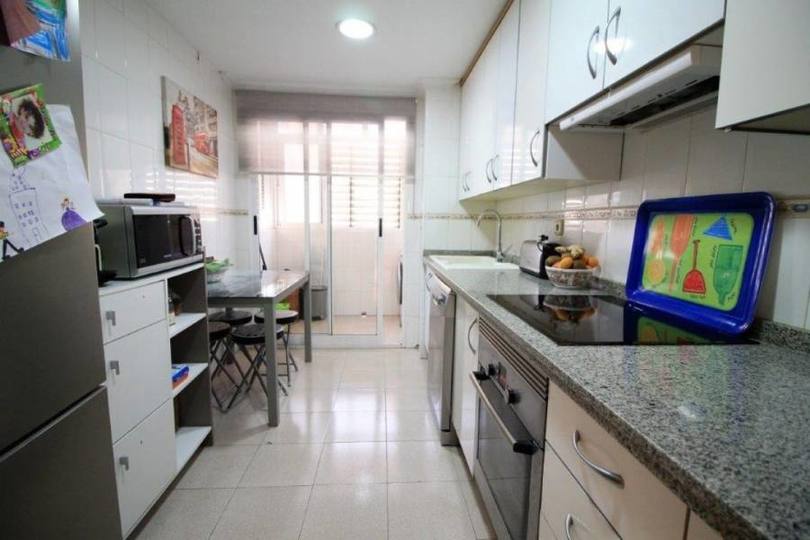Alicante,Alicante,España,4 Bedrooms Bedrooms,2 BathroomsBathrooms,Pisos,13856