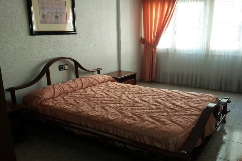 Alicante,Alicante,España,4 Bedrooms Bedrooms,1 BañoBathrooms,Pisos,13867