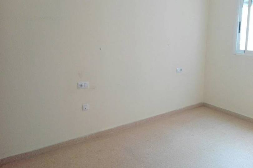 Alicante,Alicante,España,3 Bedrooms Bedrooms,2 BathroomsBathrooms,Pisos,13894