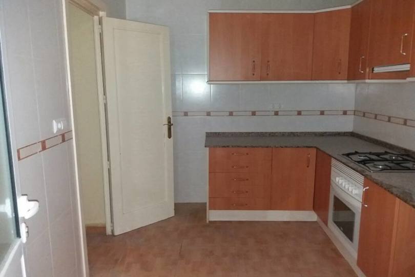 Alicante,Alicante,España,4 Bedrooms Bedrooms,1 BañoBathrooms,Pisos,13904