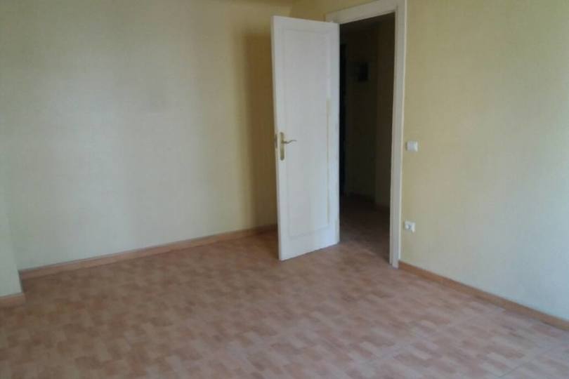 Alicante,Alicante,España,4 Bedrooms Bedrooms,1 BañoBathrooms,Pisos,13904