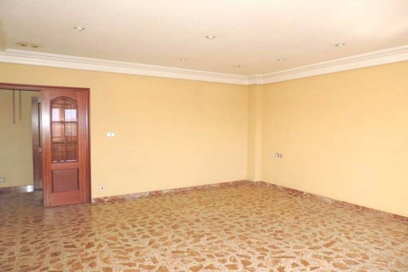 Elche,Alicante,España,5 Bedrooms Bedrooms,2 BathroomsBathrooms,Pisos,14196