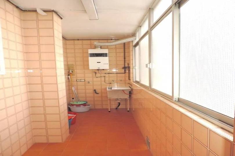 Elche,Alicante,España,5 Bedrooms Bedrooms,2 BathroomsBathrooms,Pisos,14196