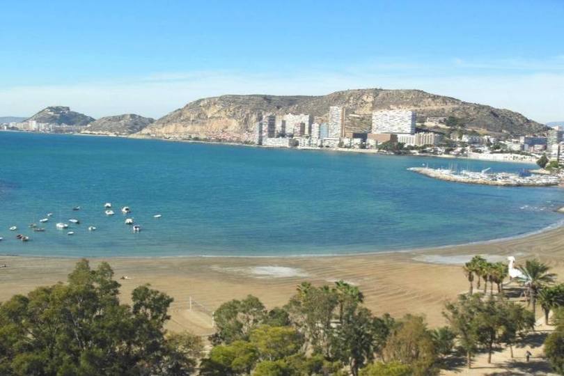 Alicante,Alicante,España,4 Bedrooms Bedrooms,2 BathroomsBathrooms,Pisos,14201