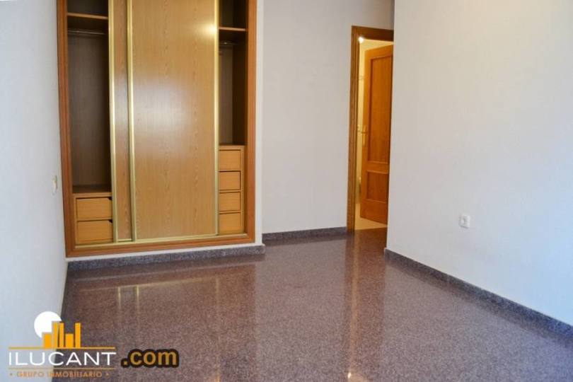 Alicante,Alicante,España,3 Bedrooms Bedrooms,2 BathroomsBathrooms,Pisos,14213