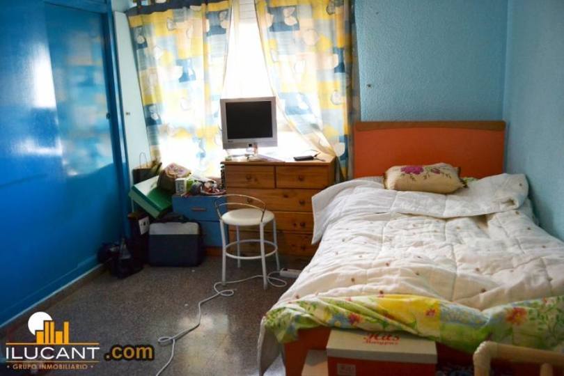 Alicante,Alicante,España,3 Bedrooms Bedrooms,2 BathroomsBathrooms,Pisos,14222